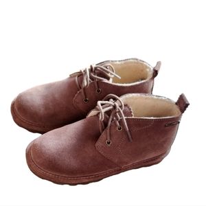 BEARPAW LACE UP BOOTS